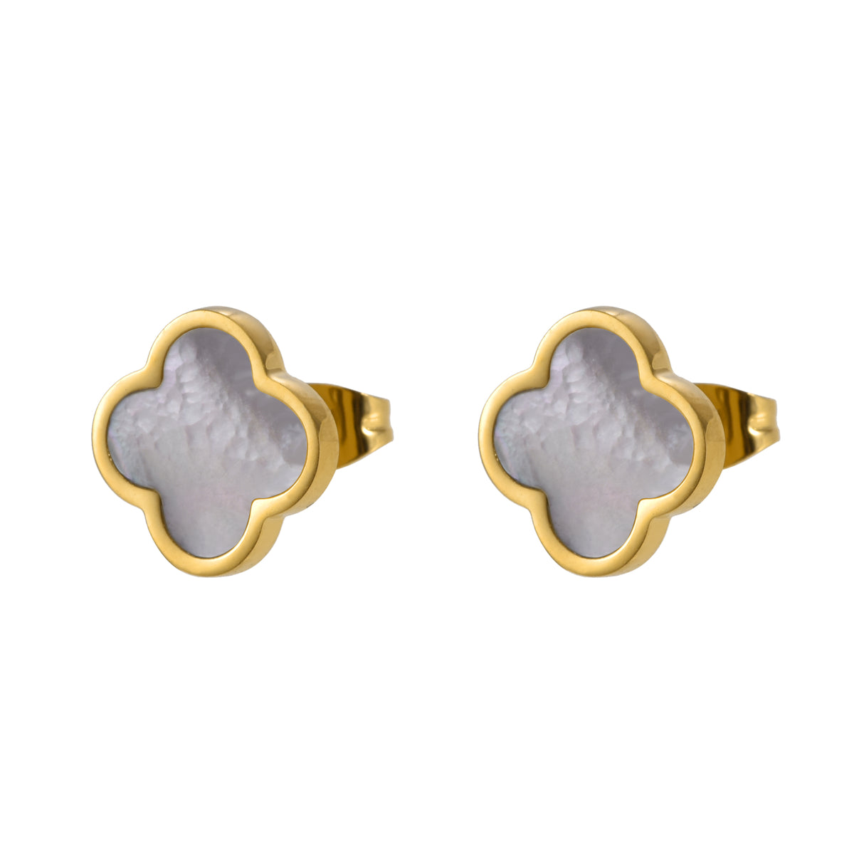 Дамски перлени обеци с четирилистна детелина от CHÉRI Jewelry – елегантни бижута, символ на чистота и изтънчен стил.