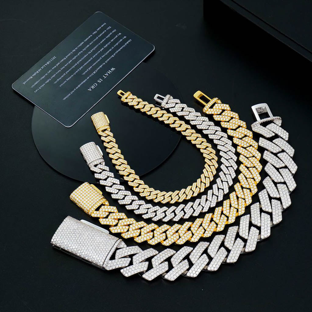 4 Moissanite кубински гривни една до друга – контраст между дебелини и блясък