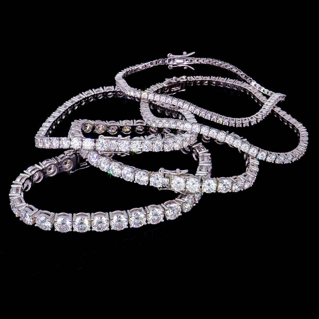 Макро кадър на Moissanite тенис гривна – перфектна огранка и VS1 камъни D цвят