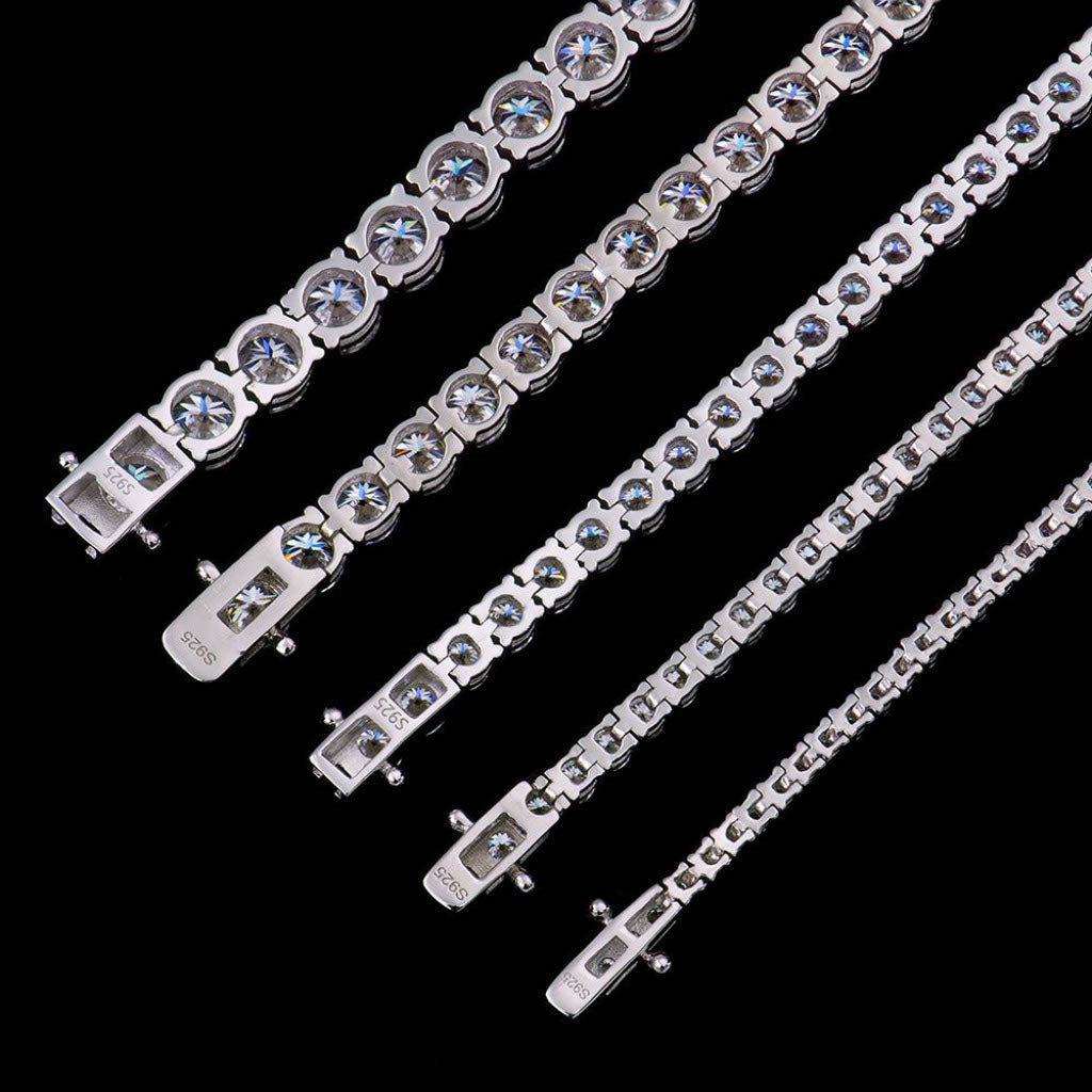 Moissanite тенис верига – изглед отзад, показва гладката повърхност и прецизното подреждане на звената от сребро 925